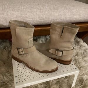 Frye Veronica Boot in Beige/Tan. Brand New, Never Worn